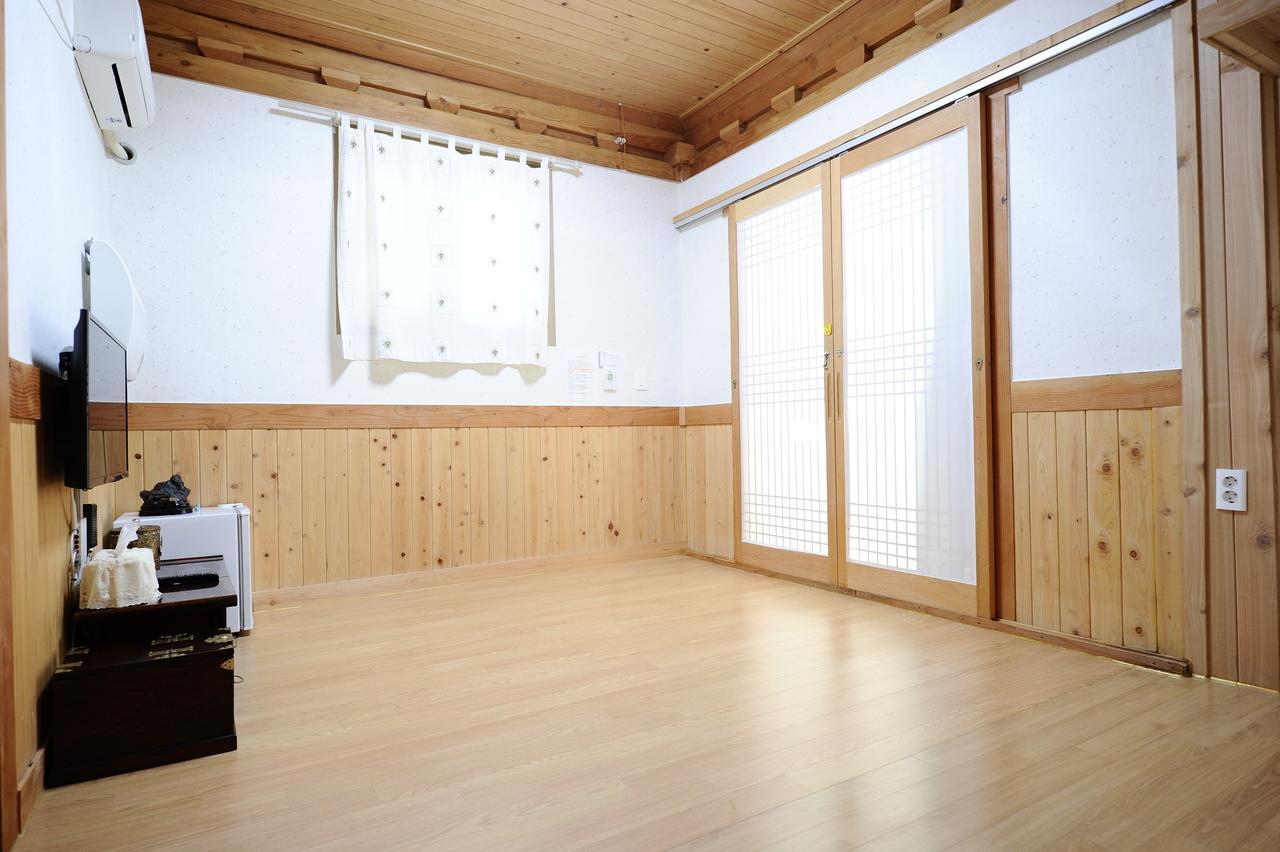 Starlight Rest Area Hotel Jeonju Buitenkant foto
