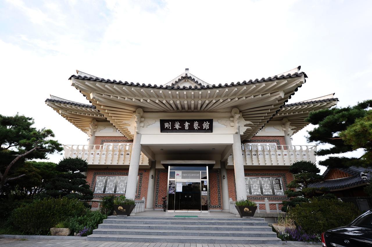Starlight Rest Area Hotel Jeonju Buitenkant foto