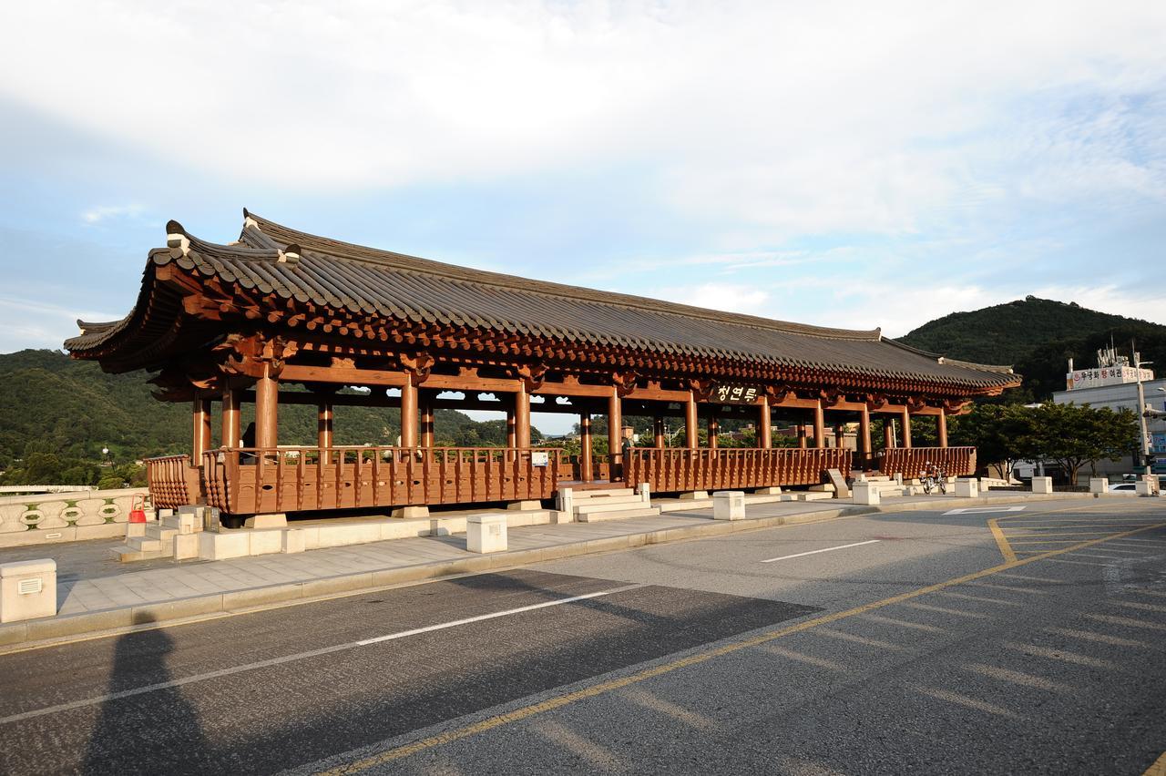 Starlight Rest Area Hotel Jeonju Buitenkant foto