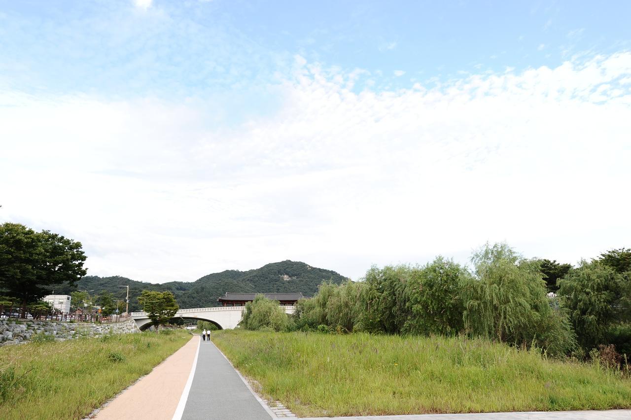Starlight Rest Area Hotel Jeonju Buitenkant foto