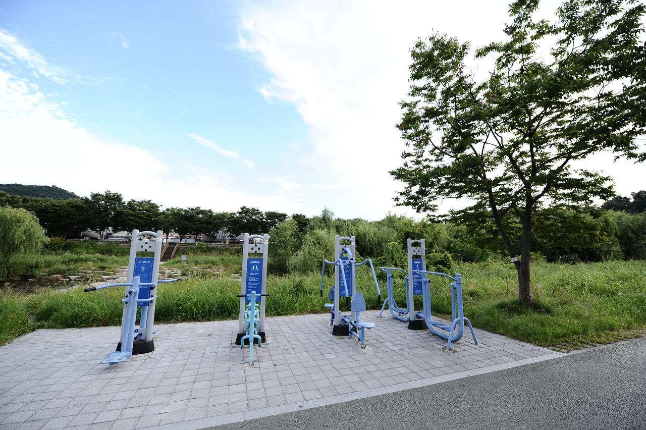 Starlight Rest Area Hotel Jeonju Buitenkant foto