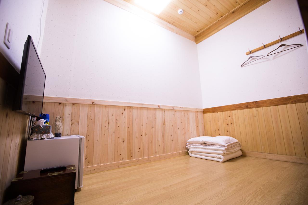 Starlight Rest Area Hotel Jeonju Buitenkant foto